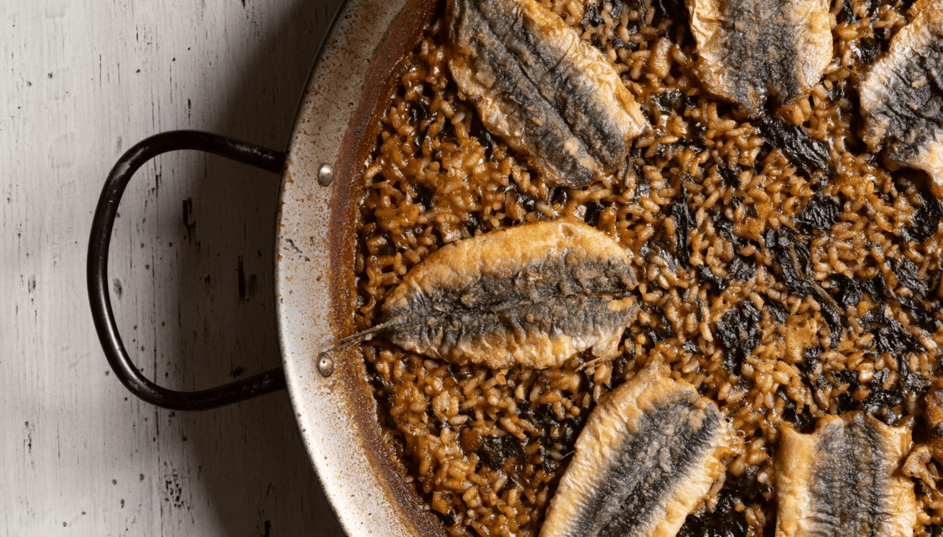 Paella de boquerones en Restaurant Noguera