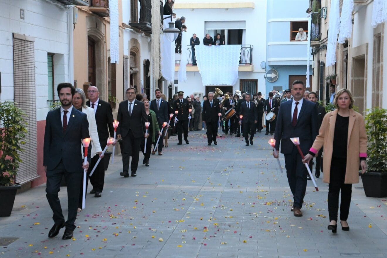 Autoridades municipales en la procesión
