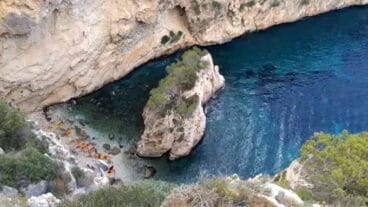 Cala En Caló vista desde lo alto del acantilado