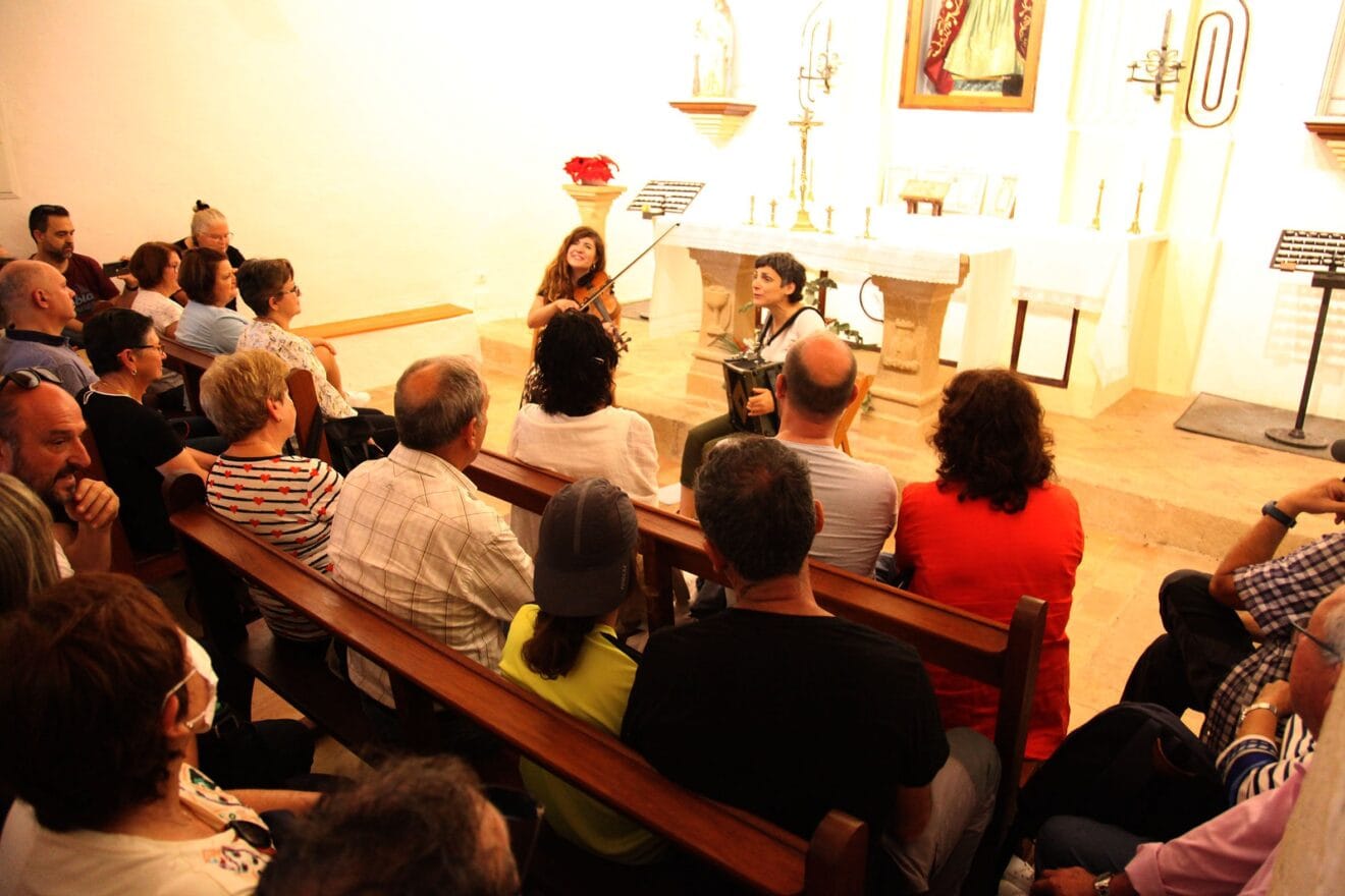Carol Duran y Nuria Lozano en el concierto de la Ermita Santa Lucía