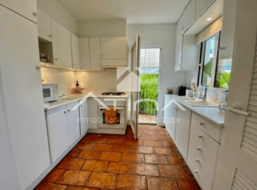 Cocina completamente equipada con entrada independiente