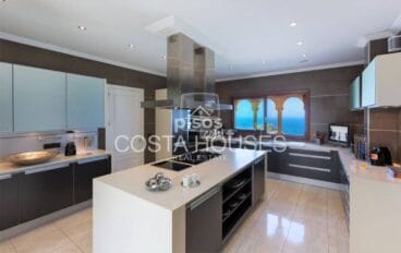 Cocina de la villa en venta en Xàbia