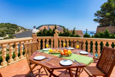 Conjunto de exterior en la terraza con vistas al mar