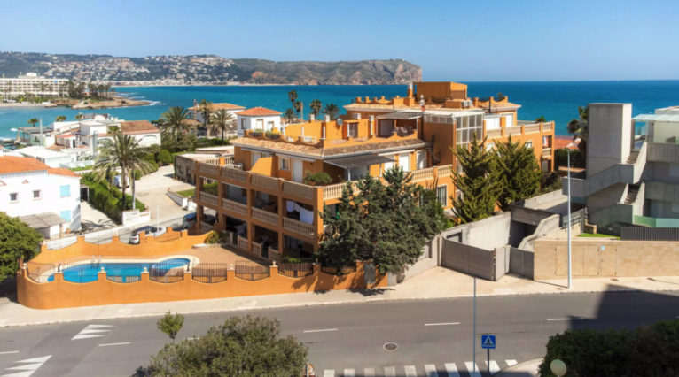 The apartment by the sea for sale in Jávea