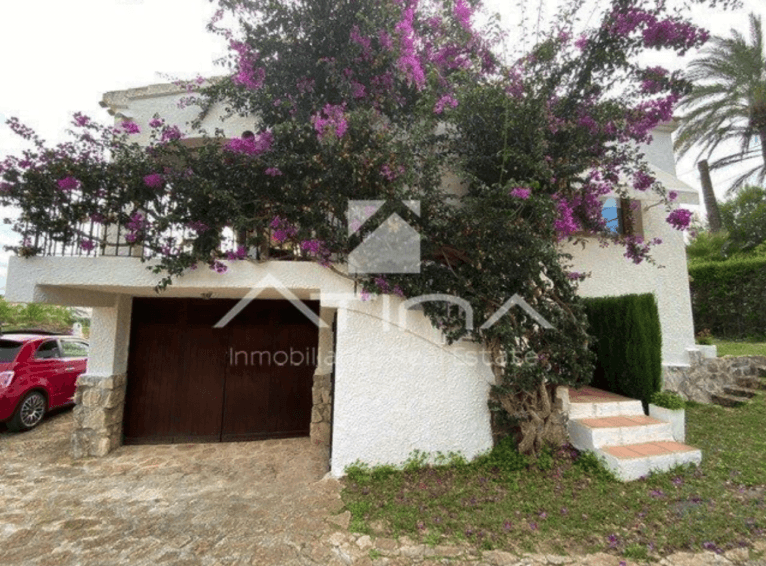 Fachada de la vivienda en venta en la Adsubia