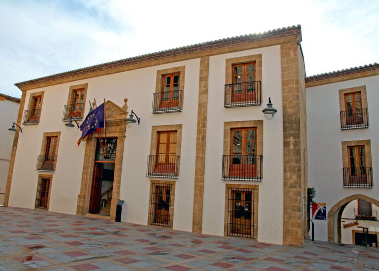 Fachada del Ayuntamiento de Xàbia