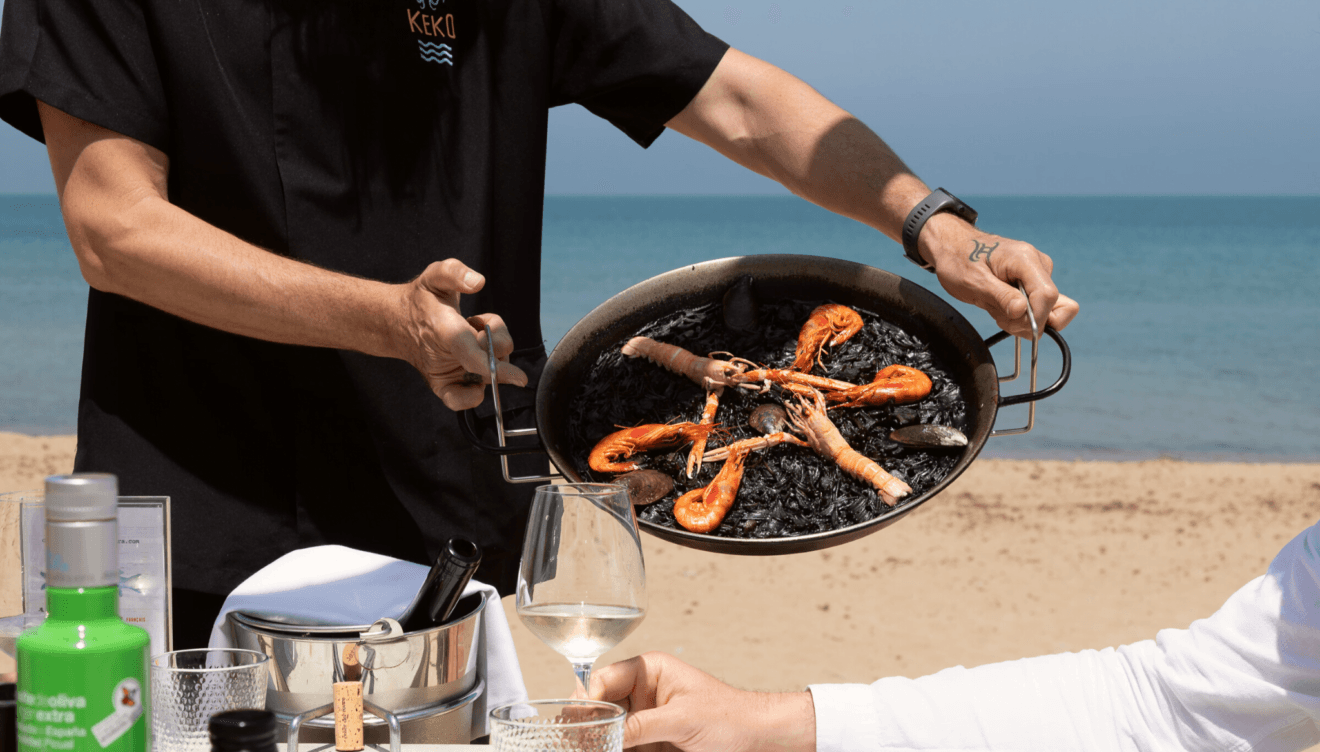 Fideuà negra frente al mar - Restaurant Noguera