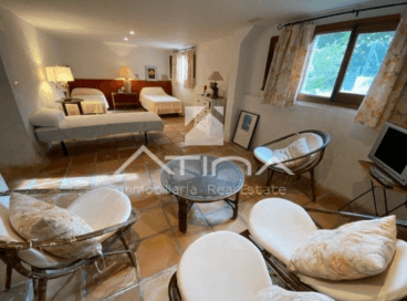 Gran dormitorio con capacidad para varias camas