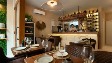 Interior del restaurante Temblor en Jávea