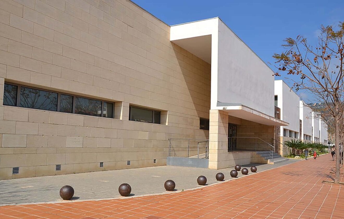 Parte exterior del IES La Mar