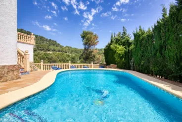 Piscina de la vivienda en alquiler en Jávea