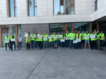 Policías de Xàbia al inicio de la concentración