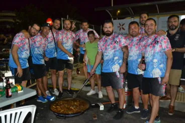 Una peña en el concurso de paellas de 2019