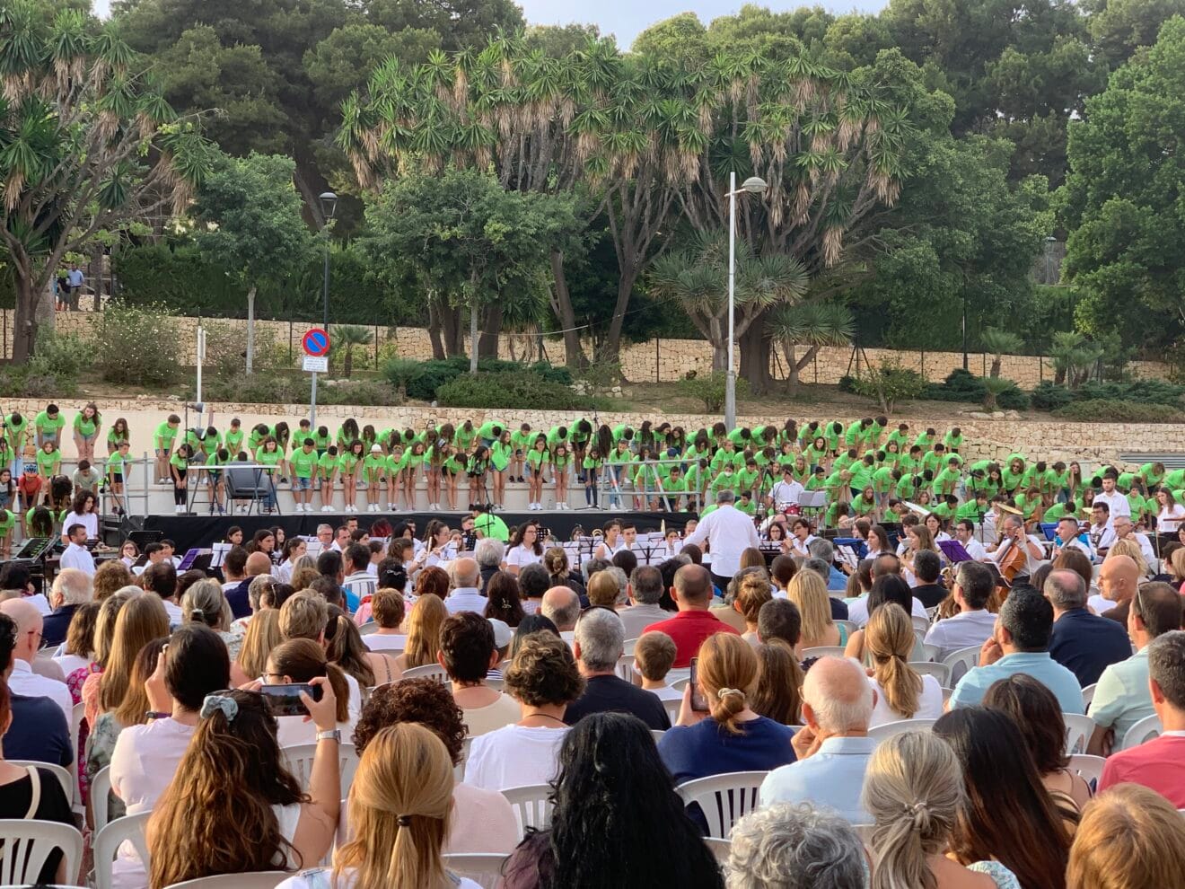 Actuación de los escolares en L'Escola Canta