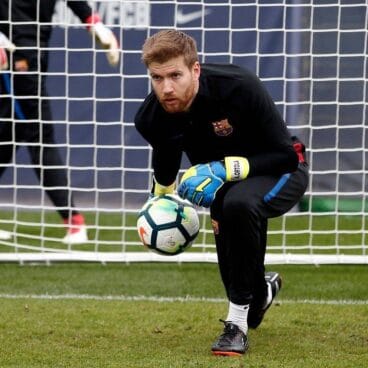 Adrián Ortolá, portero profesional de fútbol