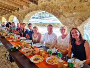 Autoridades municipales en las paellas de las Amas de Casa