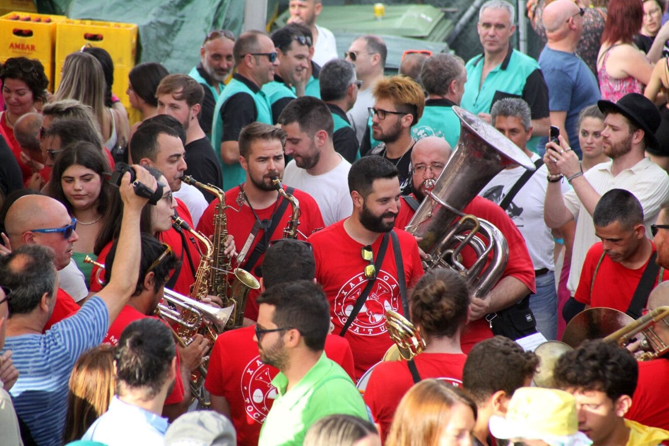Banda de música ambientando la tarde taurina