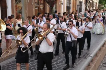 Banda de música durante el pasacalle