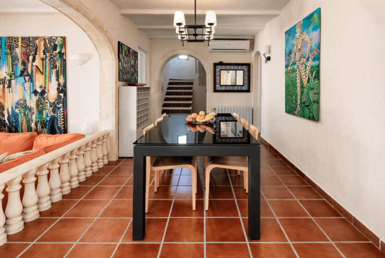 Comedor con mesa y sillas para 6 personas
