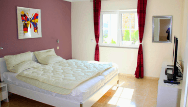 Dormitorio doble muy luminoso y minimalista