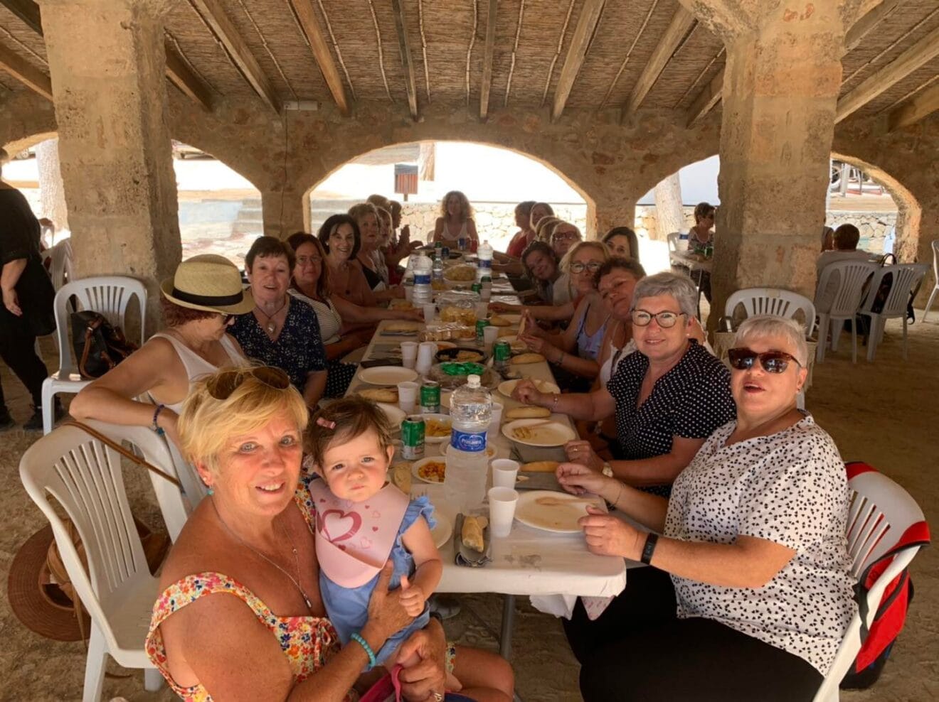 Grupo de amigas en el Día de Paellas de las Amas de Casa
