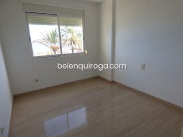 Habitación espaciosa y muy bien iluminada