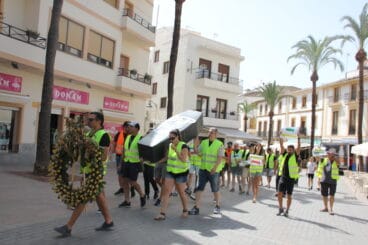 La Policía de Xàbia celebra un ‘simbólico’ funeral por su situación