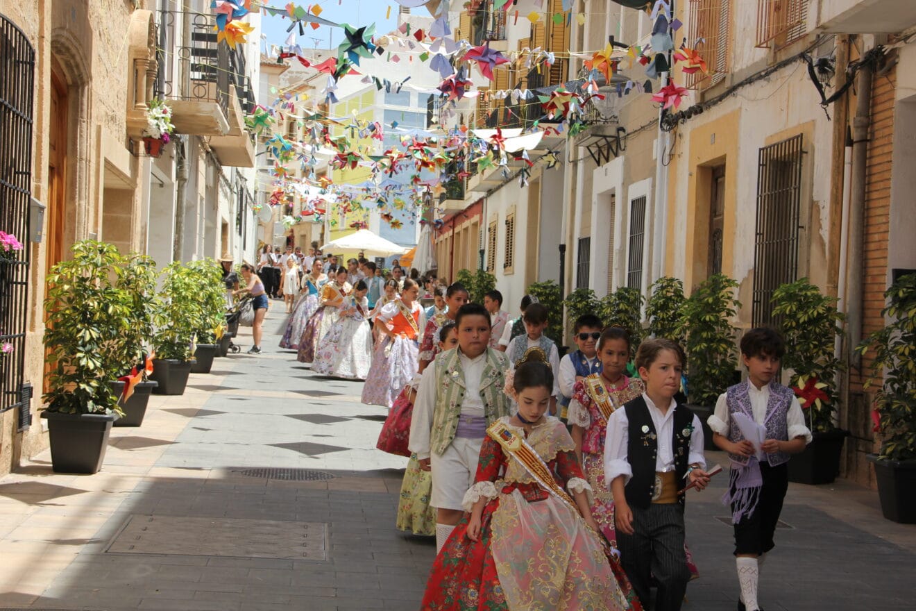 Los niños a su paso por la calle Jesús Nazareno