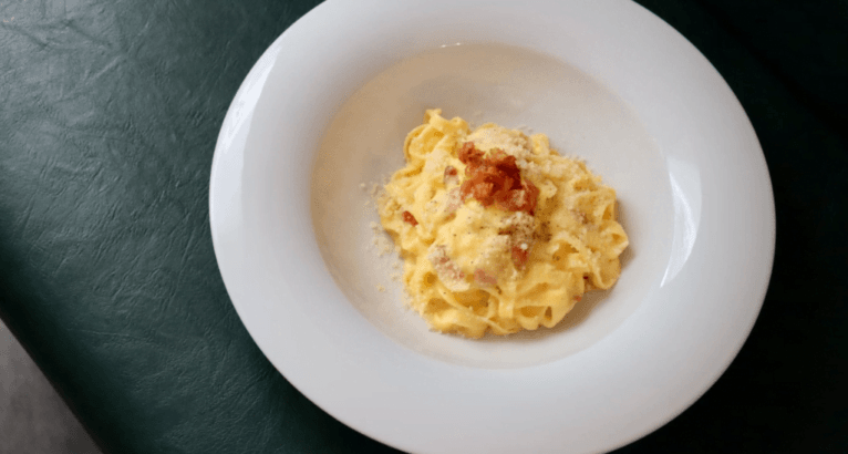 Pasta fresca artesanal siguiendo la auténtica receta italiana