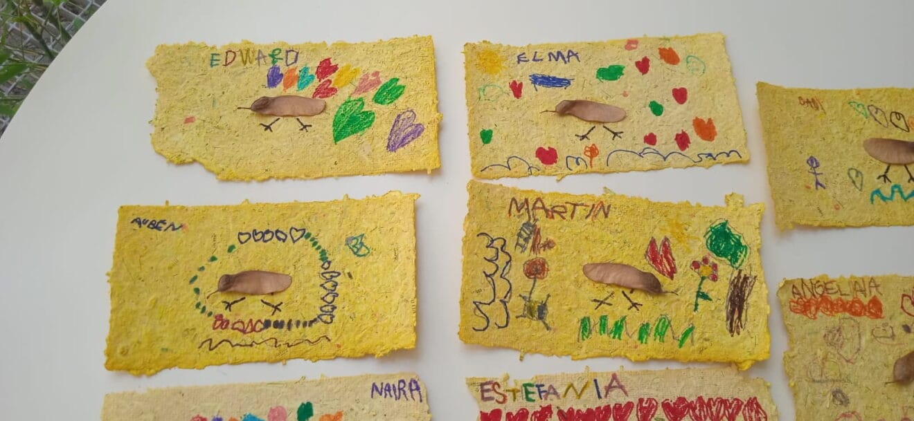 Postales elaboradas con papel reciclado