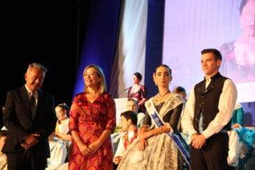 Presidentes de la Quintà 2022 junto a autoridades