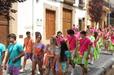 Quintos en el pasacalle informal Fogueres Sant Joan Xàbia 2022 (1)