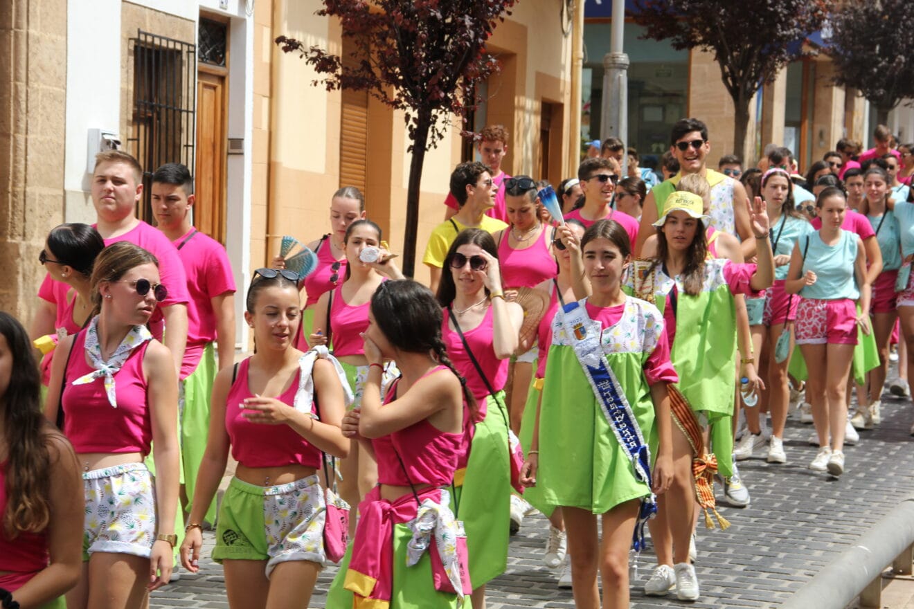 Quintos en el pasacalle informal Fogueres Sant Joan Xàbia 2022 (2)
