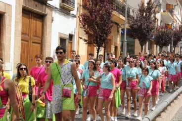 Quintos en el pasacalle informal Fogueres Sant Joan Xàbia 2022 (3)