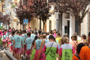 Quintos en el pasacalle informal Fogueres Sant Joan Xàbia 2022 (8)