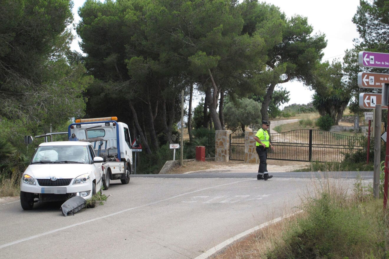 Retirada del vehículo en la carretera de Xàbia