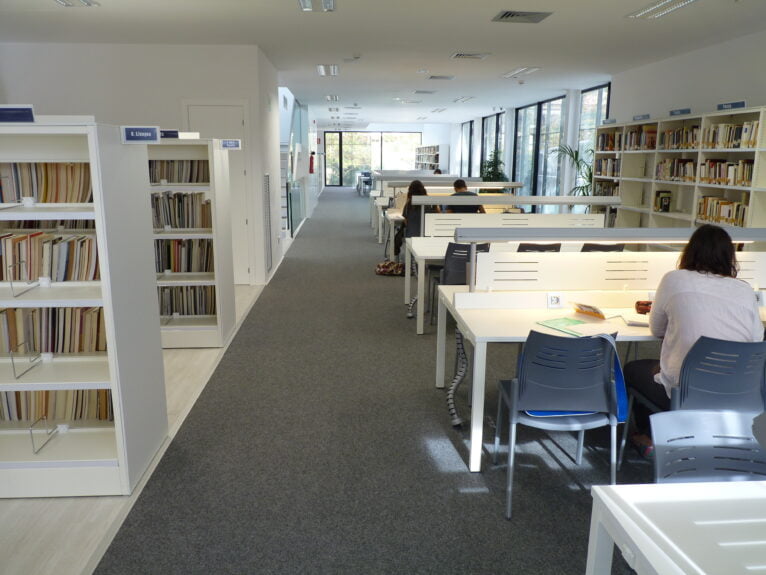 Sala de estudio y consulta de la Bilblioteca de Duanes. Foto AMX