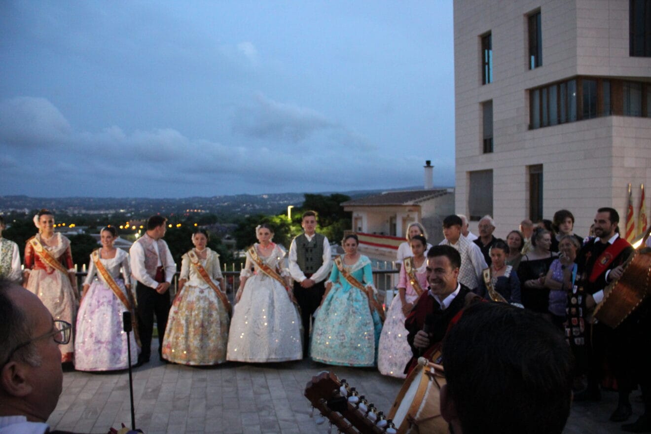 Serenata de la Tuna a Reinas, damas y presidentes (6)