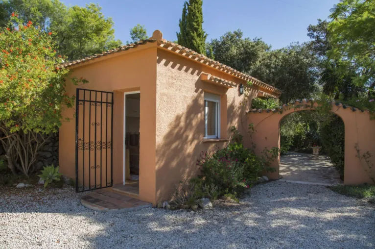 Suite de invitados en el jardín