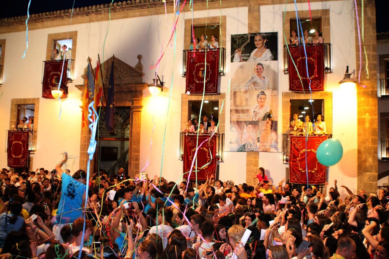 Xàbia inicia las fiestas de Fogueres con el Pregón