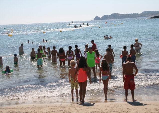 Imagen: Actividades acuáticas en la Escuela de Verano de Xàbia