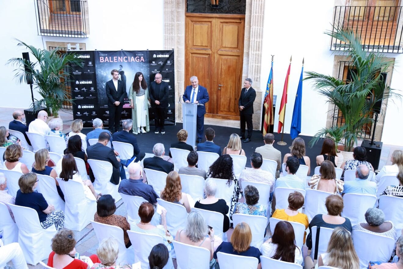 Acto de inauguración del homenaje a Balenciaga