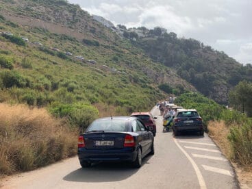 Aparcamiento en la calle Pic Tort, en la entrada a la Cala Granadella