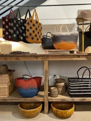 Bolsos y capazos de colores y estampados originales