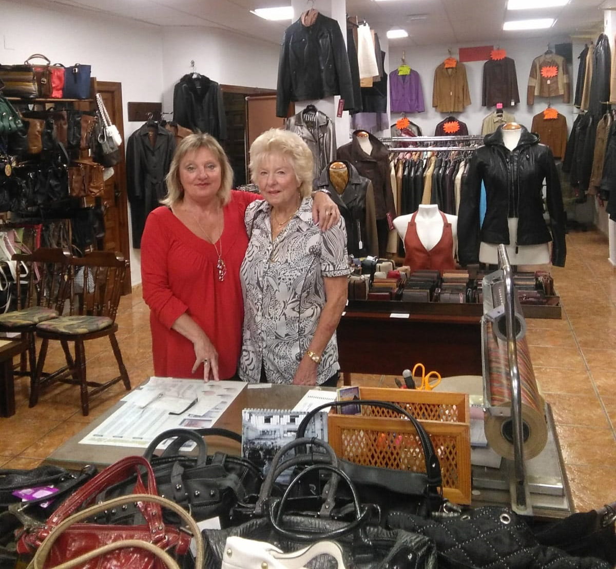 Brigitte y su madre Hilde, fundadora de la tienda
