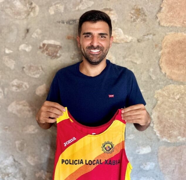 Imagen: El agente de Policía Local de Xàbia, Toni Soler