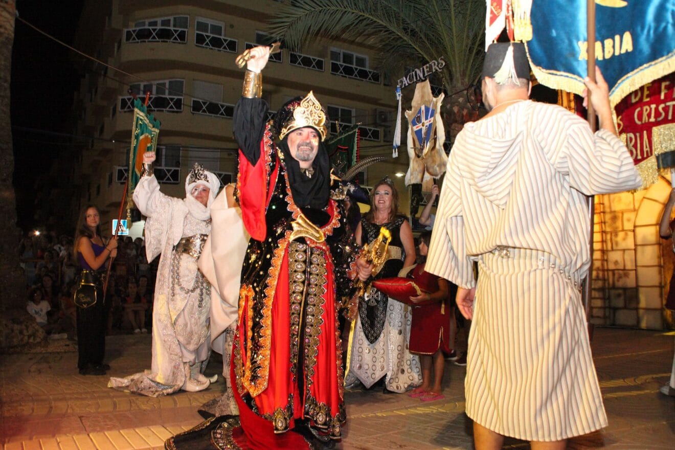 Embajada mora y rendición del castillo-Moros i Cristians Xàbia 2022 (41)