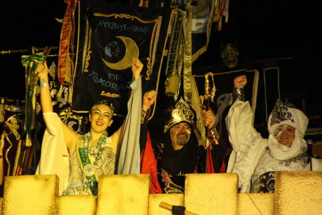 Imagen: Las tropas de la media luna celebran la entrada al castillo
