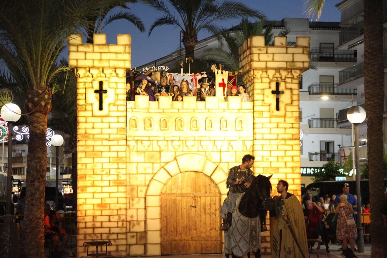 Embajada mora y rendición del castillo-Moros i Cristians Xàbia 2022 (5)