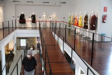 Exposición homenaje a Cristóbal Balenciaga en la Casa del Cable de Xàbia